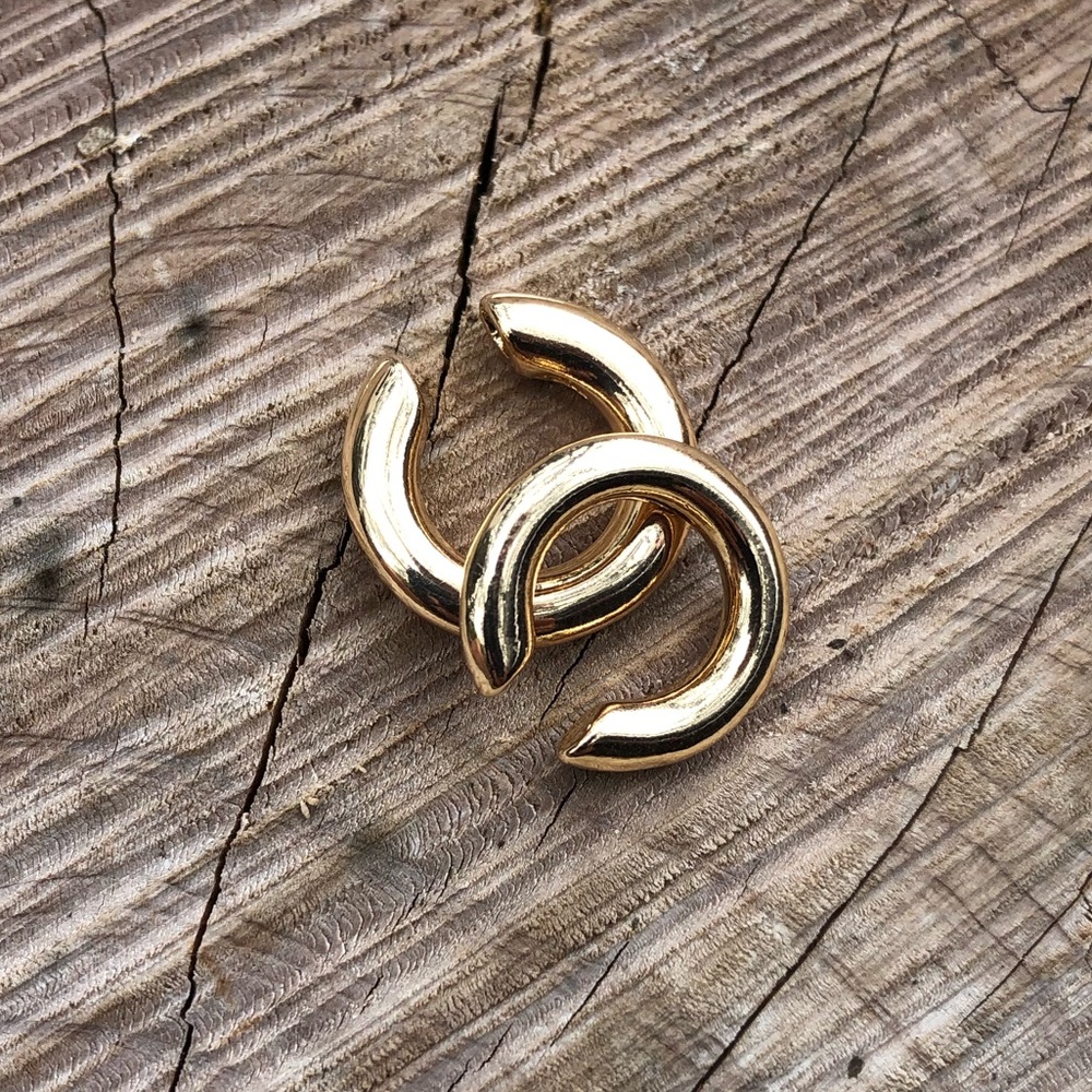 ✨Haydyn Gold Cuff Earrings!🌙 - Picture 5 of 11